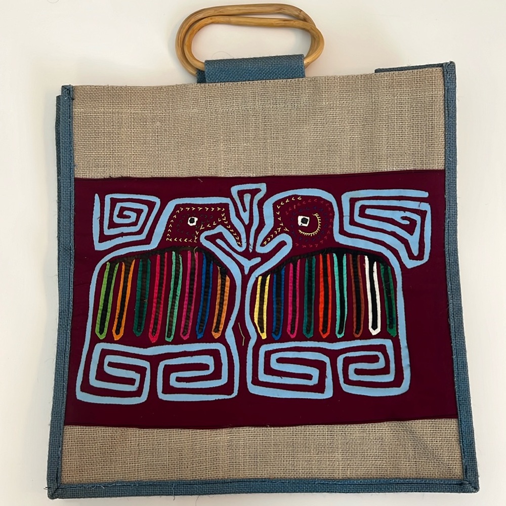 NWOT Panamanian Burlap Bag with beautiful bird design and wooden handles.
